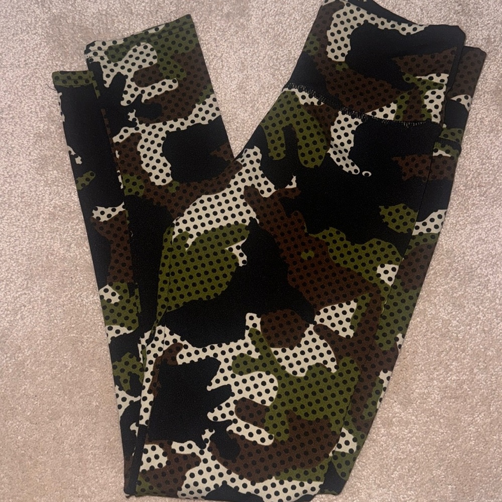 Fashion nova Camo leggings